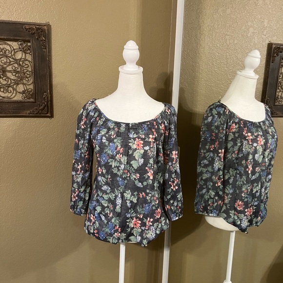 Lauren Conrad Women’s Top Blouse Floral Print Blue Gently Used Size Medium - Picture 2 of 7